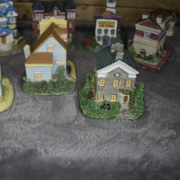 Vintage International Resourcing Services Inc. Miniature City Set - Picture 11 of 16